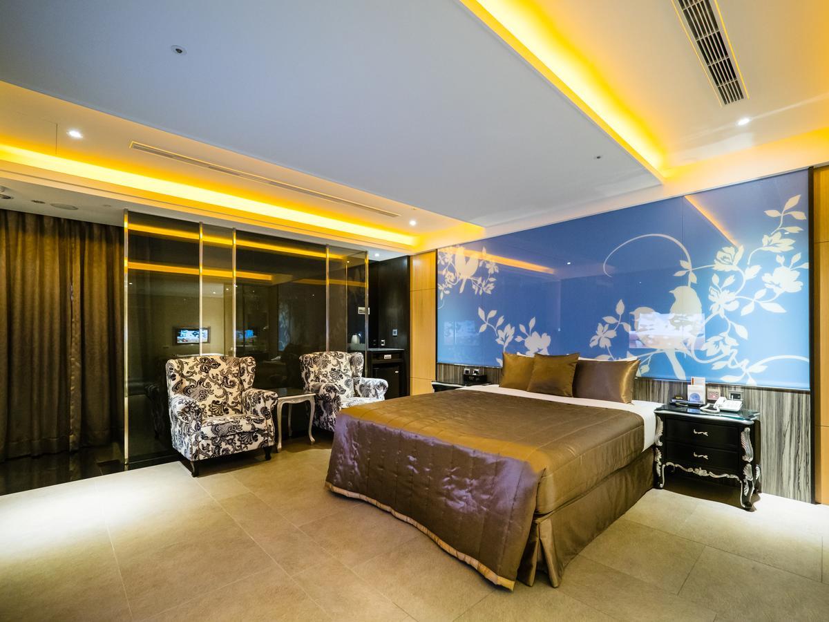 薇風情汽車旅館 - 鳳山館 Kaohsiung Eksteriør billede