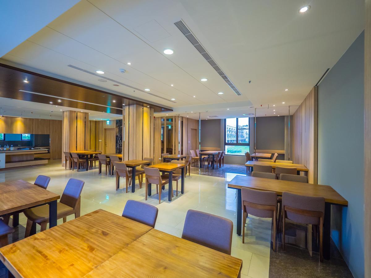 薇風情汽車旅館 - 鳳山館 Kaohsiung Eksteriør billede